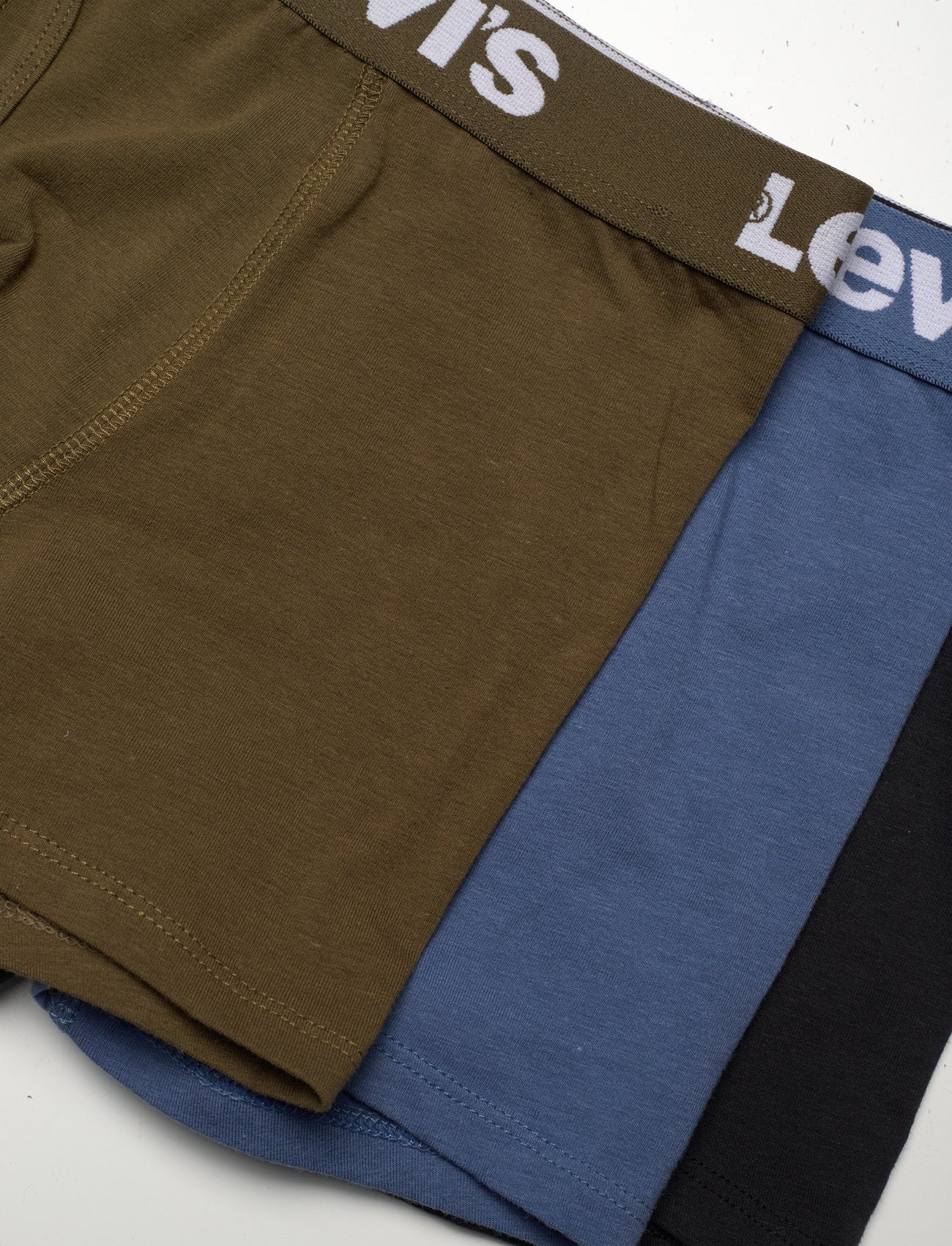 L-e-v-i-s pack of 3 boxers ( combed cotton ).